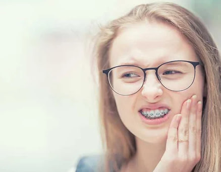 Dor excessiva nos dentes durante tratamento ortodôntico é normal?